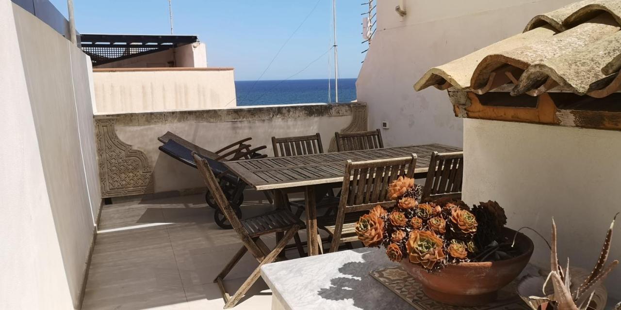 Sea-View Terrace & Bikes Moon Ortigia Holiday Home Сиракуза Екстериор снимка