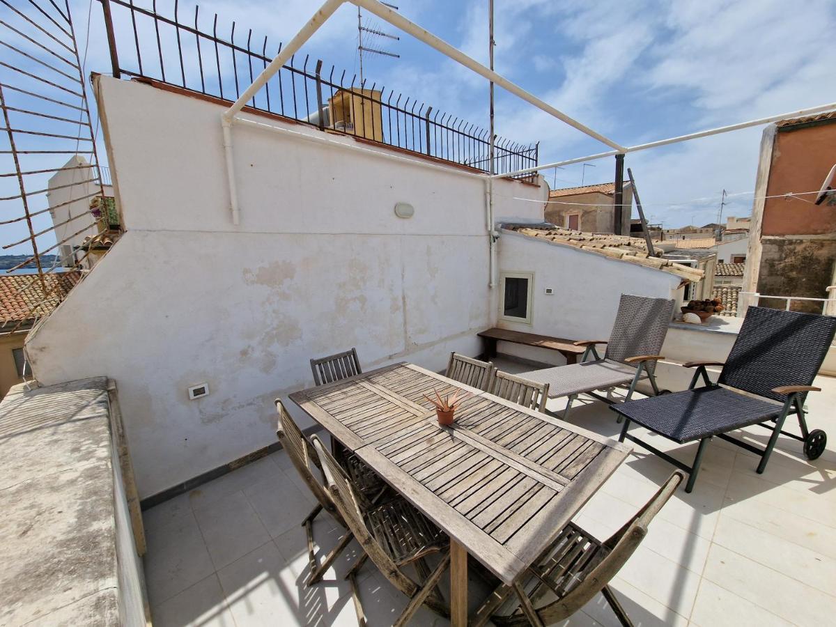 Sea-View Terrace & Bikes Moon Ortigia Holiday Home Сиракуза Екстериор снимка