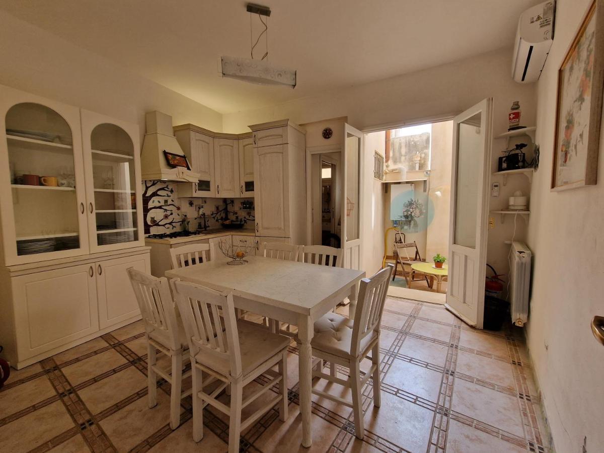 Sea-View Terrace & Bikes Moon Ortigia Holiday Home Сиракуза Екстериор снимка