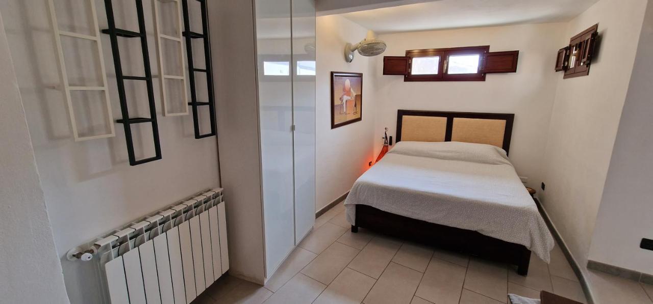 Sea-View Terrace & Bikes Moon Ortigia Holiday Home Сиракуза Екстериор снимка