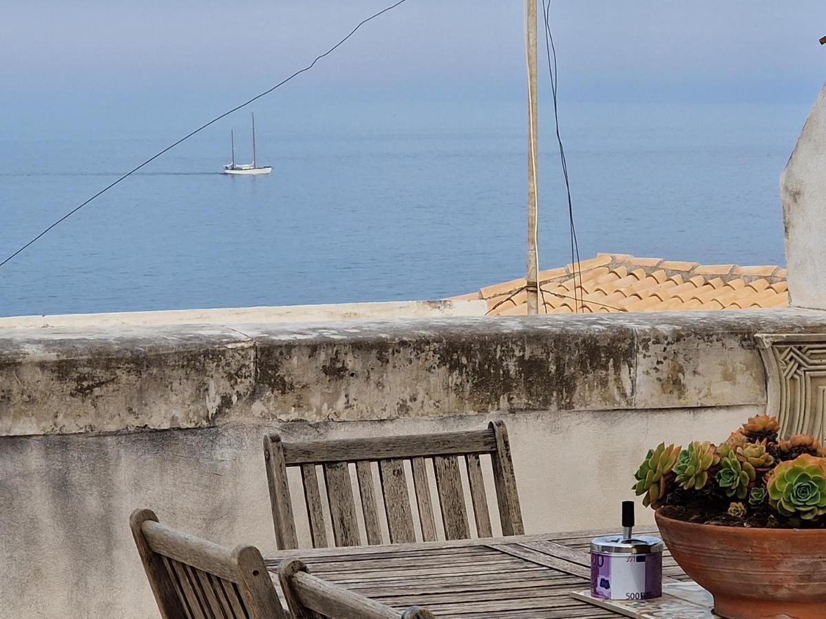 Sea-View Terrace & Bikes Moon Ortigia Holiday Home Сиракуза Екстериор снимка