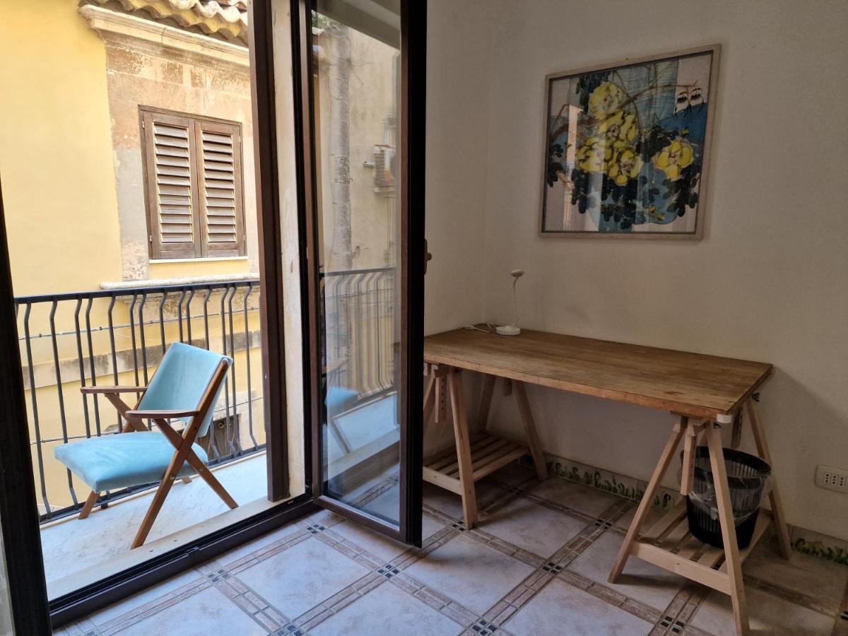 Sea-View Terrace & Bikes Moon Ortigia Holiday Home Сиракуза Екстериор снимка