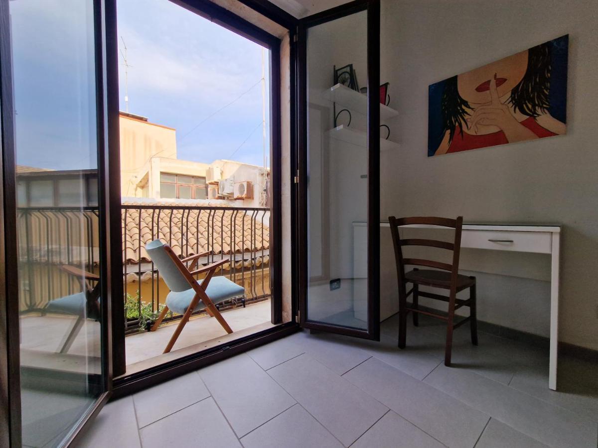Sea-View Terrace & Bikes Moon Ortigia Holiday Home Сиракуза Екстериор снимка